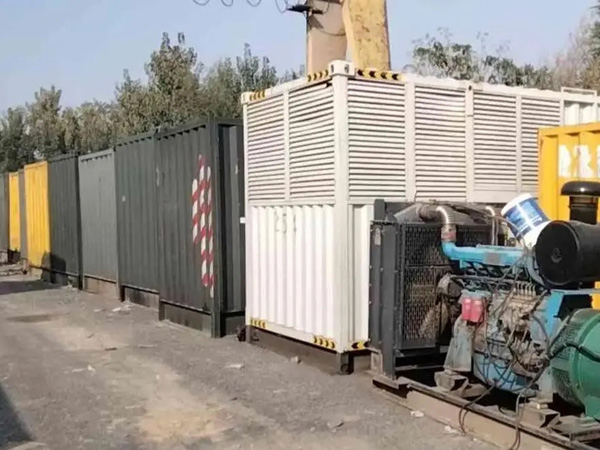 东河200KW柴油发电机机组每小时油耗是多少？